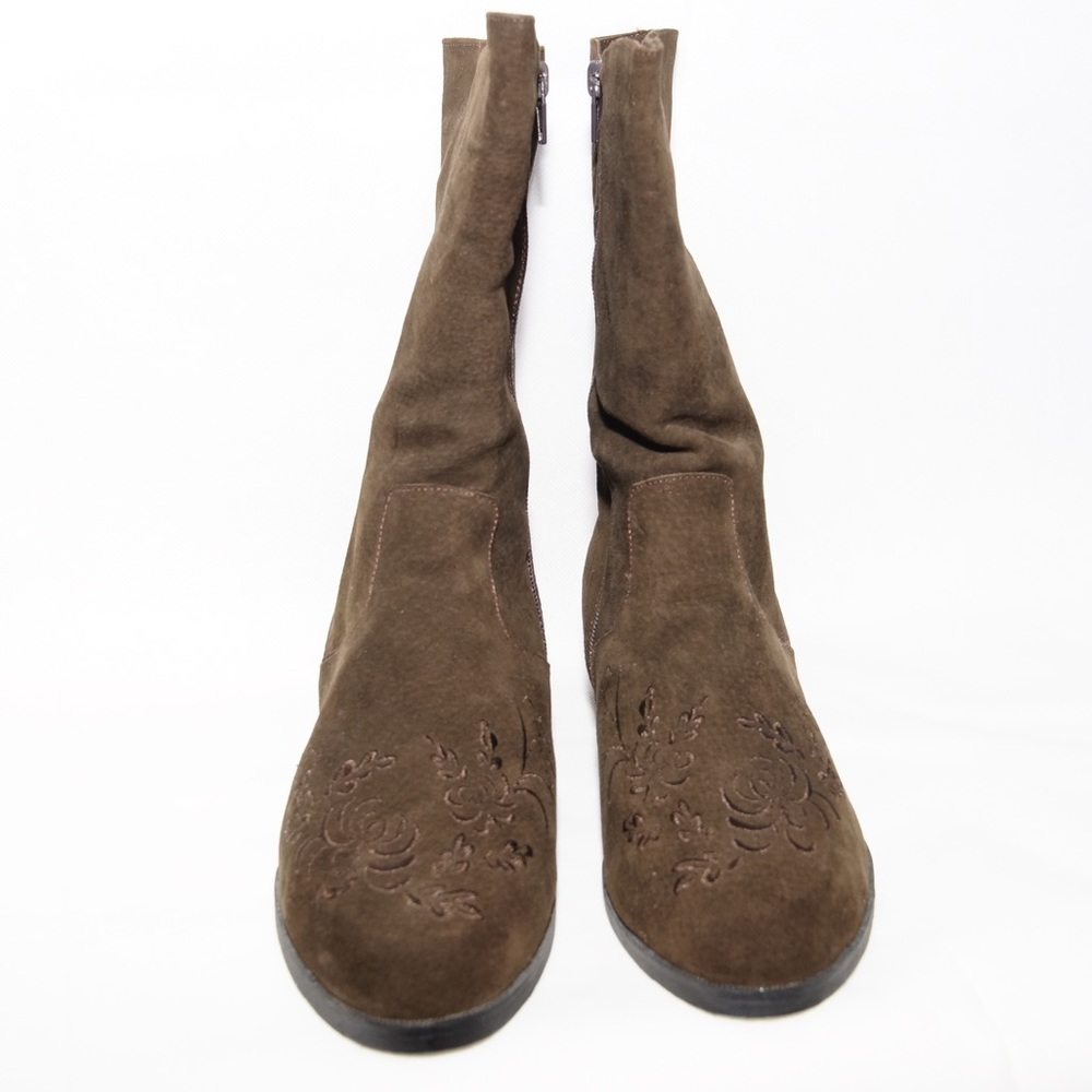 Jack Sprat Brown suede boot with floral embroidery